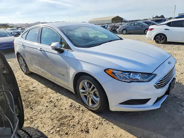 3FA6P0UU9JR241307 — 2018 Ford Fusion, фото 4 с аукциона Copart, Передняя часть