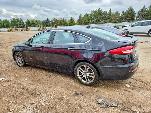 3FA6P0RU5KR105072 — 2019 Ford Fusion, фото 2 с аукциона Copart, Боковая часть