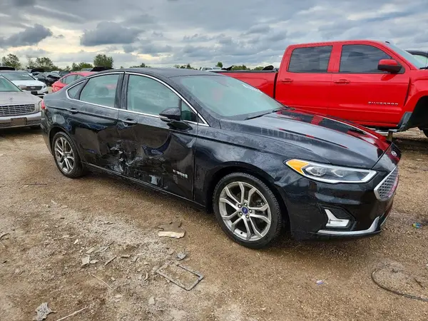 3FA6P0RU5KR105072 — 2019 Ford Fusion, фото 4 с аукциона Copart, Боковая часть