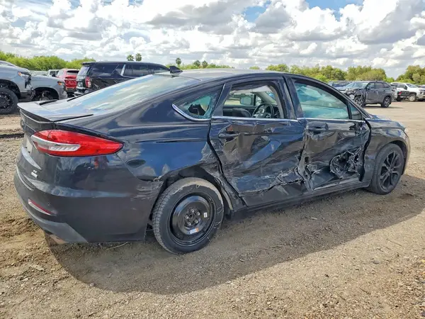 3FA6P0HDXKR132530 — 2019 Ford Fusion, фото 3 с аукциона Copart, Боковая часть