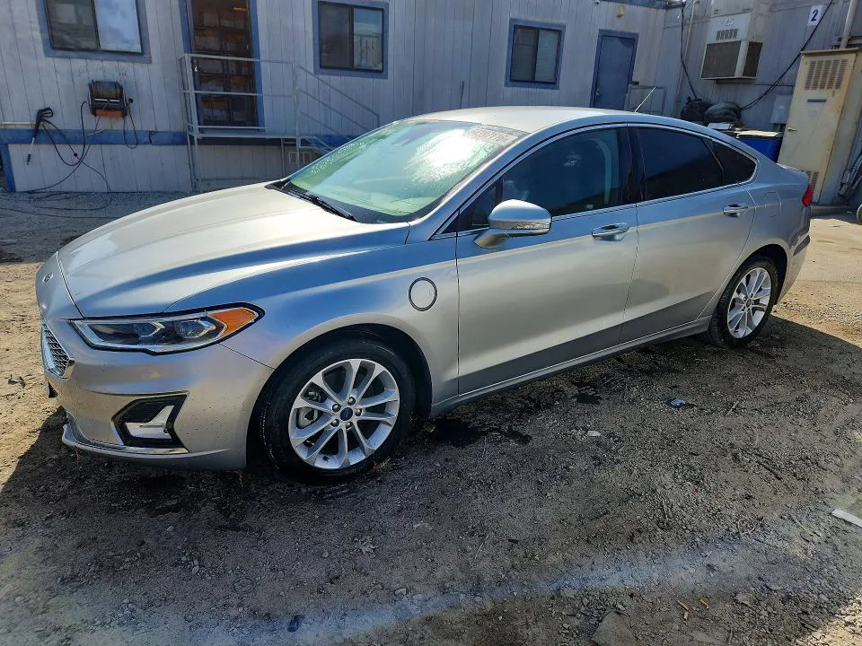 2020 Ford Fusion VIN 3FA6P0SU6LR230318 фото 1