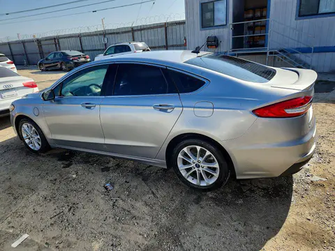 2020 Ford Fusion VIN 3FA6P0SU6LR230318 фото 2