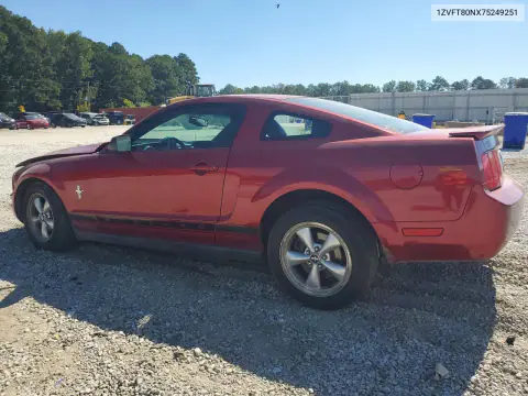 2007 Ford Mustang Deluxe VIN 1ZVFT80NX75249251 фото 2