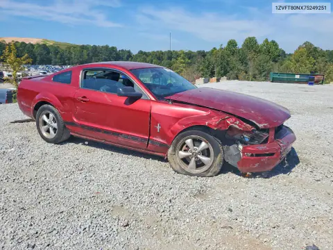 2007 Ford Mustang Deluxe VIN 1ZVFT80NX75249251 фото 4