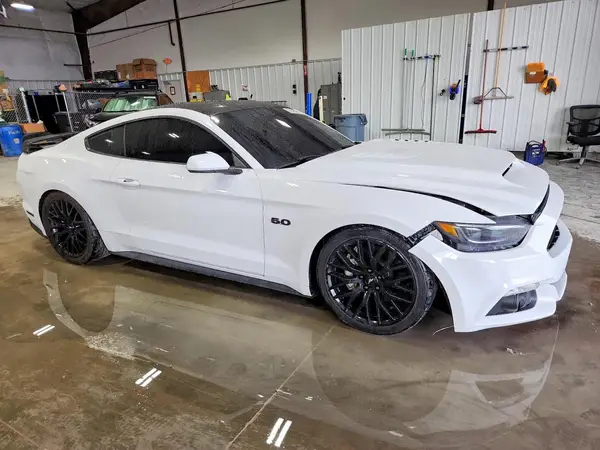 1FA6P8CF8H5323530 — 2017 Ford Mustang, фото 4 с аукциона Copart, Передняя часть