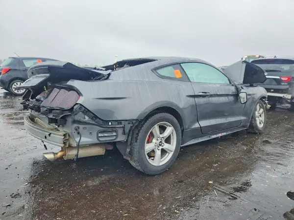 1FA6P8AM2H5353284 — 2017 Ford Mustang, фото 3 с аукциона Copart, Опрокидывание