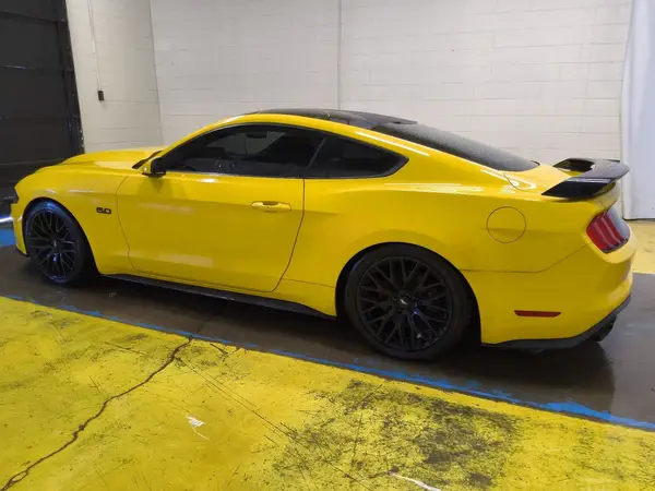 1FA6P8CF5J5121024 — 2018 Ford Mustang, фото 2 с аукциона Copart 01.10.2026, Механические повреждения