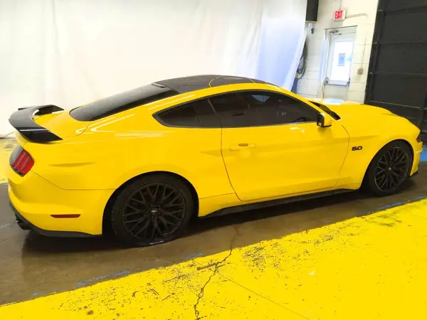 1FA6P8CF5J5121024 — 2018 Ford Mustang, фото 3 с аукциона Copart 01.10.2026, Механические повреждения