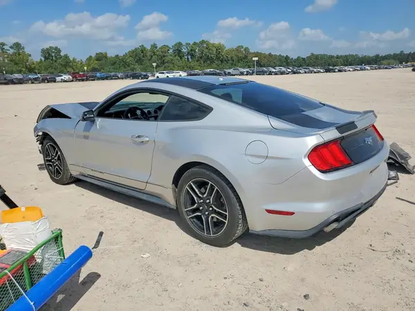 1FA6P8TH2J5133813 — 2018 Ford Mustang, фото 2 с аукциона Copart, Передняя часть