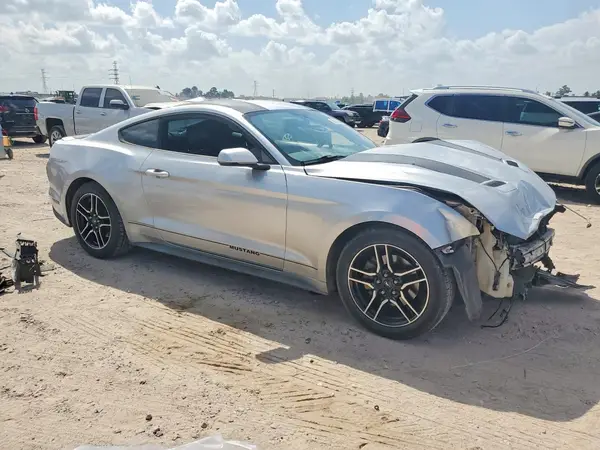 1FA6P8TH2J5133813 — 2018 Ford Mustang, фото 4 с аукциона Copart, Передняя часть
