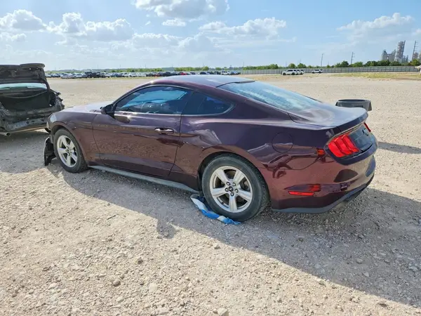 1FA6P8TH5J5144773 — 2018 Ford Mustang, фото 2 с аукциона Copart, Передняя часть