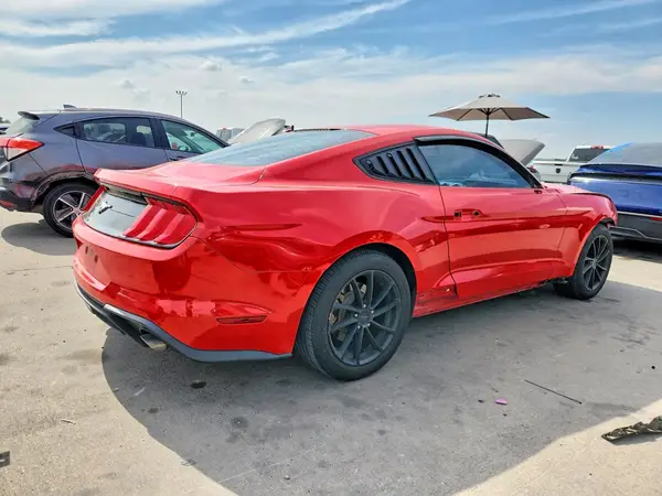 1FA6P8TH0J5108389 — 2018 Ford Mustang, фото 3 с аукциона Copart, Передняя часть