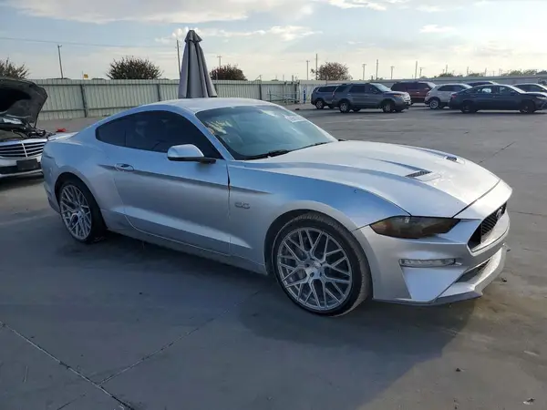 1FA6P8CF1K5116081 — 2019 Ford Mustang, фото 4 с аукциона Copart 13.10.2026, Мелкие вмятины и царапины