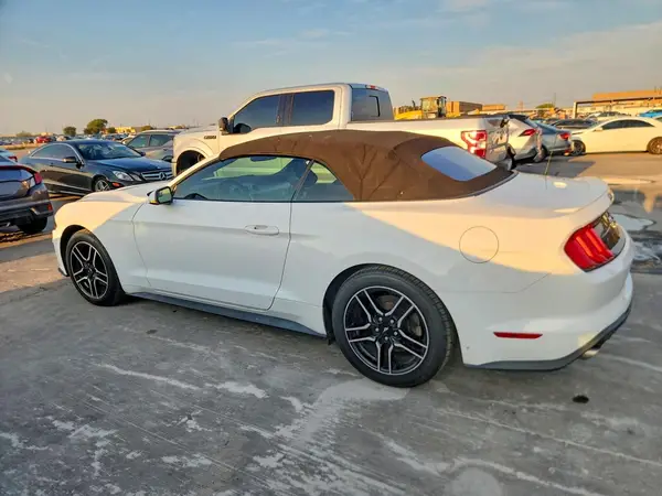 1FATP8UH8L5120388 — 2020 Ford Mustang, фото 2 с аукциона Copart, Боковая часть