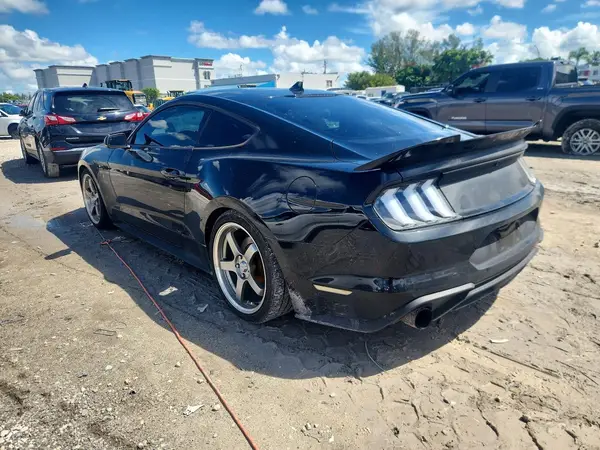 1FA6P8TH1N5100047 — 2022 Ford Mustang, фото 2 с аукциона Copart, Передняя часть