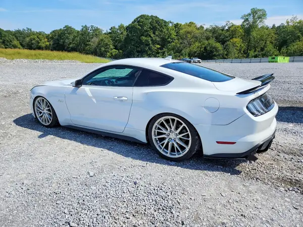 1FA6P8CF1N5112570 — 2022 Ford Mustang, фото 2 с аукциона Copart, Передняя часть