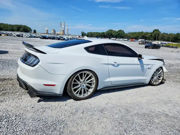 1FA6P8CF1N5112570 — 2022 Ford Mustang, фото 3 с аукциона Copart, Передняя часть
