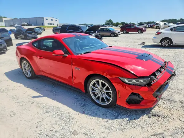 1FA6P8CF7R5418145 — 2024 Ford Mustang, фото 4 с аукциона Copart, Передняя часть