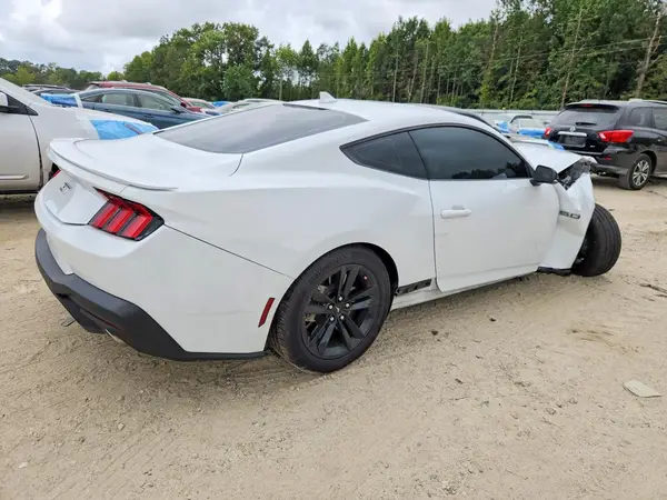 1FA6P8CF2R5428436 — 2024 Ford Mustang, фото 3 с аукциона Copart, Передняя часть