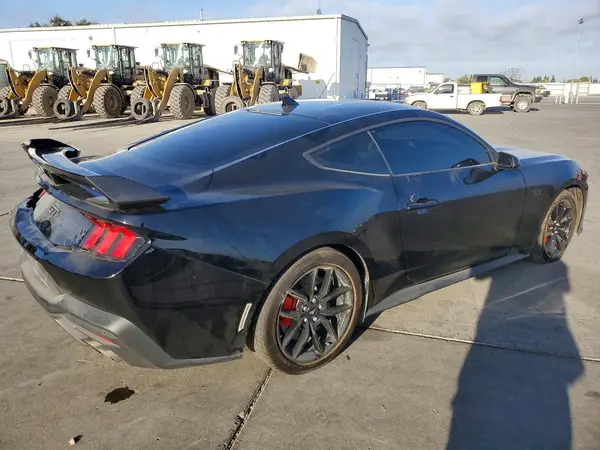 1FA6P8CFXS5413673 — 2025 Ford Mustang, фото 3 с аукциона Copart, Задняя часть