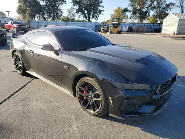 1FA6P8CFXS5413673 — 2025 Ford Mustang, фото 4 с аукциона Copart, Задняя часть