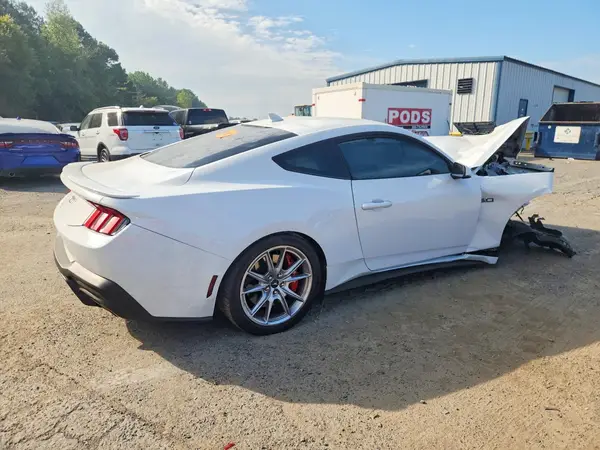1FA6P8CF7S5404204 — 2025 Ford Mustang, фото 3 с аукциона Copart, Передняя часть