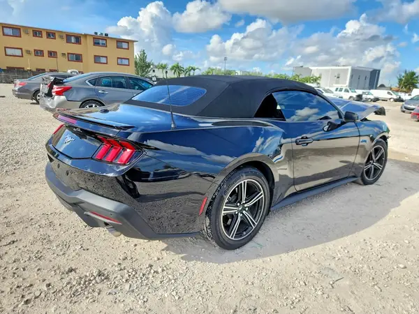 1FAGP8UH9S5121856 — 2025 Ford Mustang, фото 3 с аукциона Copart, Передняя часть