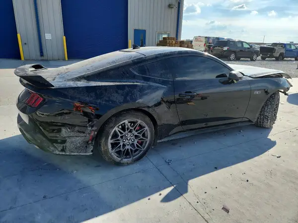 1FA6P8CF1S5415439 — 2025 Ford Mustang, фото 3 с аукциона Copart, Передняя часть