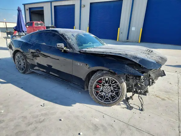 1FA6P8CF1S5415439 — 2025 Ford Mustang, фото 4 с аукциона Copart, Передняя часть