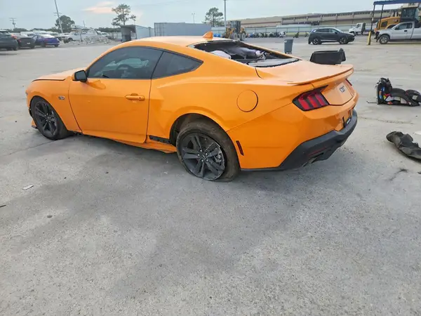 1FA6P8CF0T5407804 — 2026 Ford Mustang, фото 2 с аукциона Copart, Передняя часть