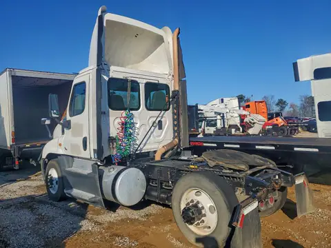 1FUBGEDV6GLHC5609 — 2016 Freightliner Cascadia 1, фото 3 с аукциона Copart 06.10.2026, Естественный износ