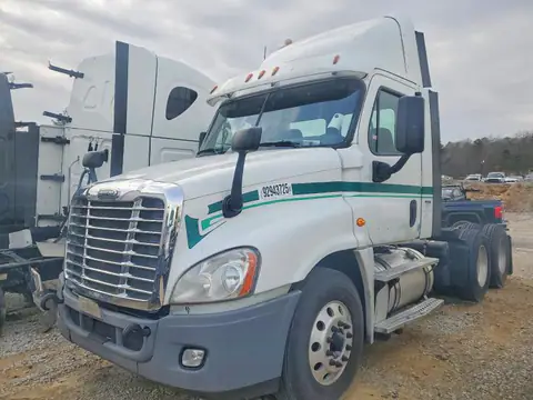 1FUJGEDV1GLGT2609 — 2016 Freightliner Cascadia 1, фото 2 с аукциона Copart 06.10.2026, Механические повреждения