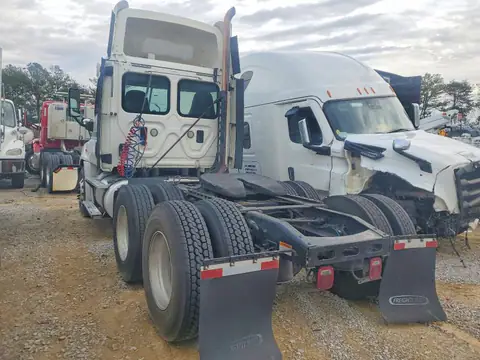 1FUJGEDV1GLGT2609 — 2016 Freightliner Cascadia 1, фото 3 с аукциона Copart 06.10.2026, Механические повреждения