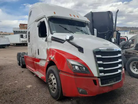 3AKJHHDR1KSJZ8817 — 2019 Freightliner Cascadia 113, Повреждения со всех сторон (All Over), фото до ремонта