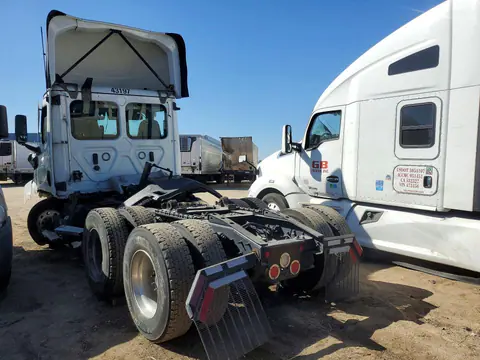 2023 Freightliner Cascadia 116 VIN 1FUJHTDV4PLNY5039 фото 2