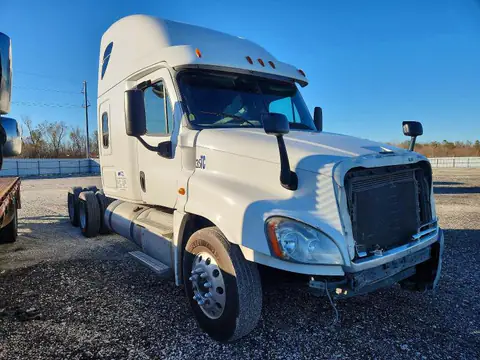 3AKJGLD6XGSGY6539 — 2016 Freightliner Cascadia 125, Передняя часть (Front End), фото до ремонта
