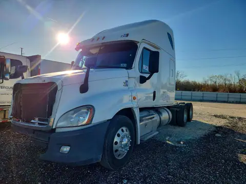 3AKJGLD6XGSGY6539 — 2016 Freightliner Cascadia 125, фото 2 с аукциона Copart 30.09.2026, Передняя часть