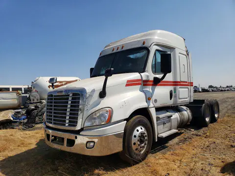 1FUJGLDV9JLKC7120 — 2018 Freightliner Cascadia 125, Пожар (Burn), фото до ремонта