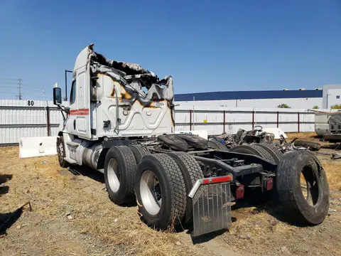 2018 Freightliner Cascadia 125 VIN 1FUJGLDV9JLKC7120 фото 2