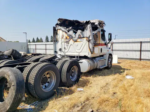 2018 Freightliner Cascadia 125 VIN 1FUJGLDV9JLKC7120 фото 3