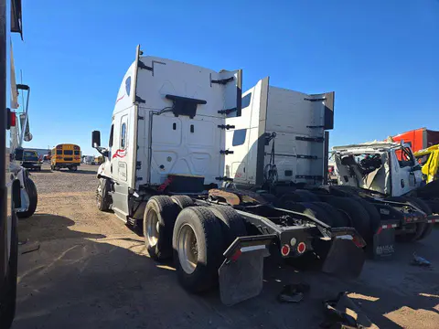 2018 Freightliner Cascadia 125 VIN 1FUJGLDR8JLJJ7179 фото 2