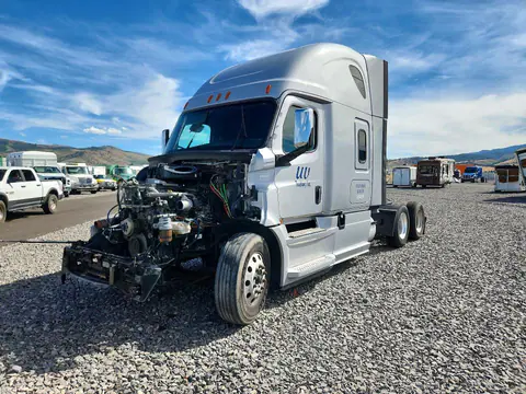 3AKJHHDR7LSLS7810 — 2020 Freightliner Cascadia 126, Передняя часть (Front End), фото до ремонта