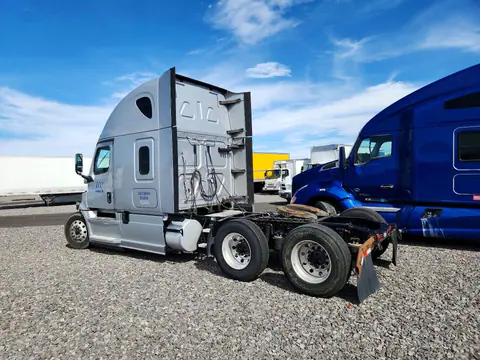 2020 Freightliner Cascadia 126 VIN 3AKJHHDR7LSLS7810 фото 2