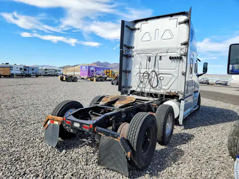 2020 Freightliner Cascadia 126 VIN 3AKJHHDR7LSLS7810 фото 3