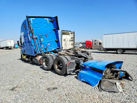 2021 Freightliner Cascadia 126 VIN 1FUJHHDR7MLMJ5737 фото 2