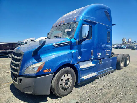 3AKJHHDR0NSMF6583 — 2022 Freightliner Cascadia 126, Передняя часть (Front End), фото до ремонта