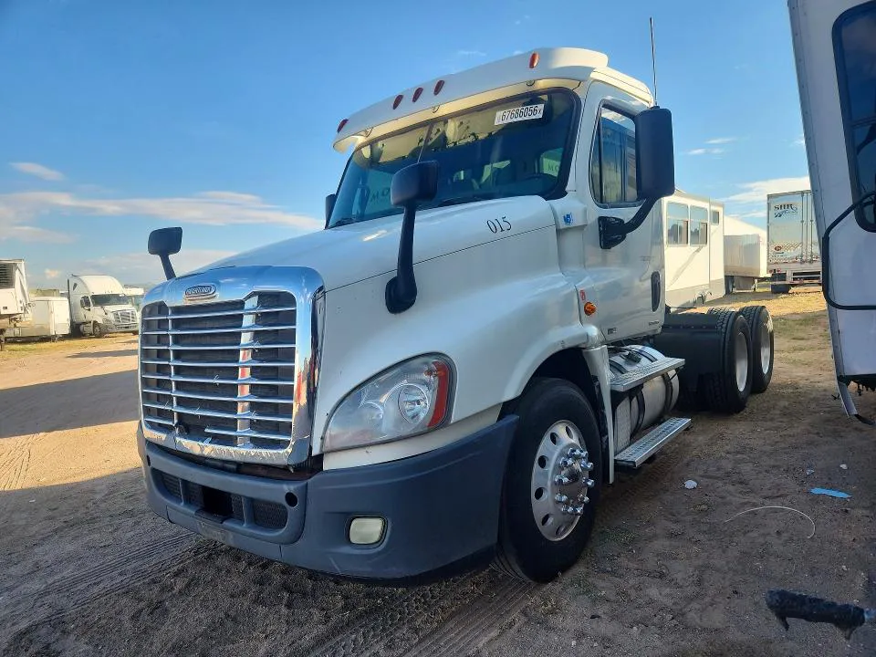 2011 FREIGHTLINER CASCADIA VIN 1FUJGEDVXBSAY2809 фото 1