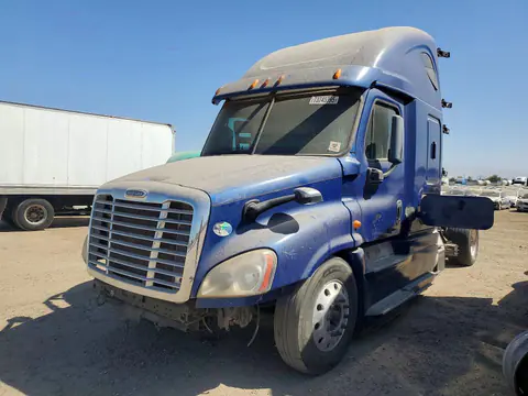 3AKJGLDV7ESFL8028 — 2014 Freightliner Cascadia, Разукомплектован (Stripped), фото до ремонта