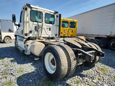 2015 Freightliner Cascadia VIN 1FUBGED56FLGL0454 фото 3