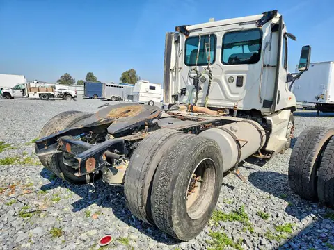 2015 Freightliner Cascadia VIN 1FUBGED56FLGL0454 фото 4